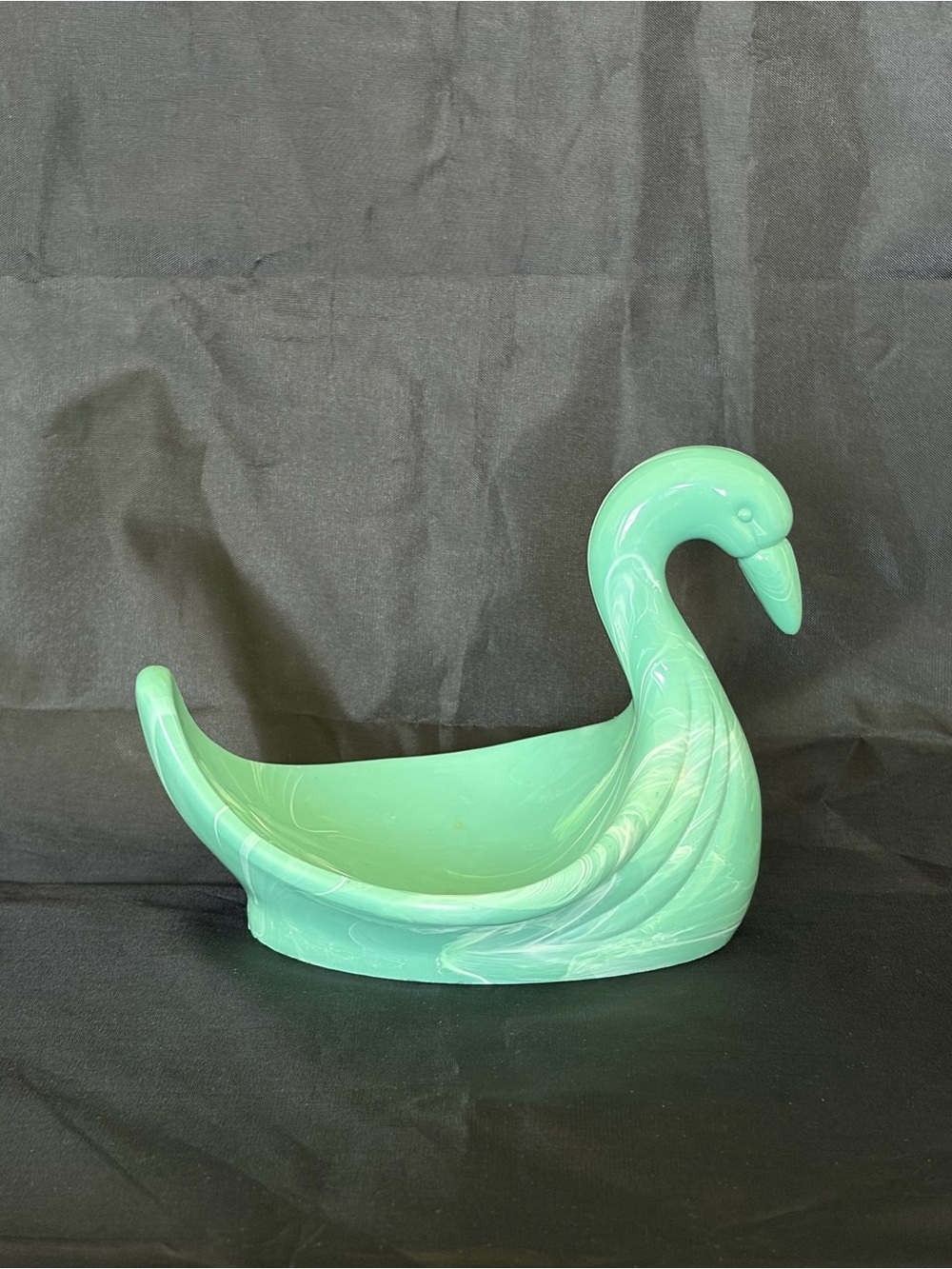 Vintage sea foam green molded plastic swan trinket/soap dish